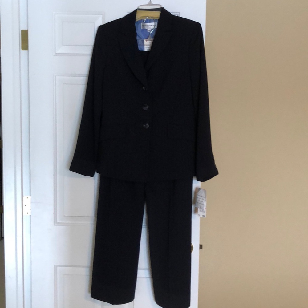 Jones New York pant suit